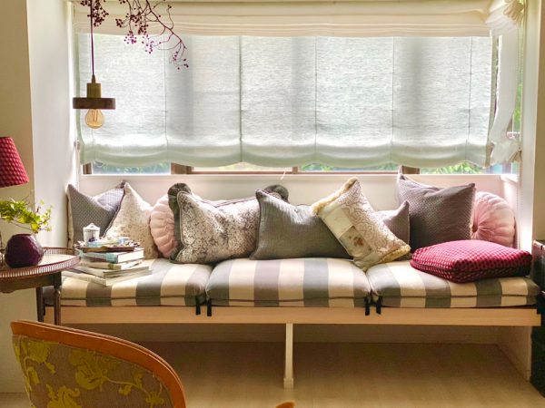 大きな窓際ベンチにシートクッション！ソファとして生まれ変わりました